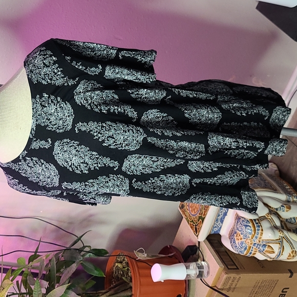 Old Navy T-shirt - Picture 2 of 8